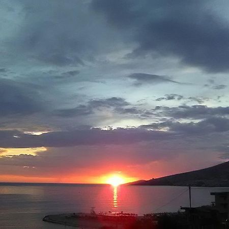 Aler Holiday Inn Saranda Extérieur photo