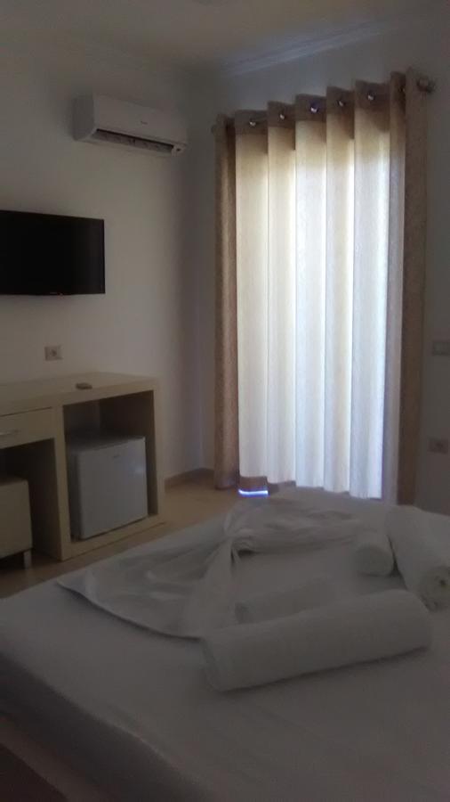 Aler Holiday Inn Saranda Extérieur photo