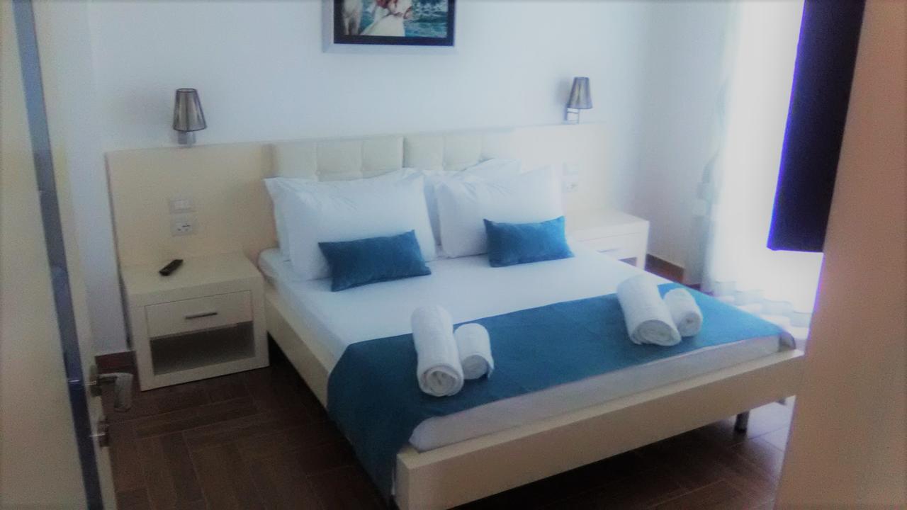 Aler Holiday Inn Saranda Extérieur photo