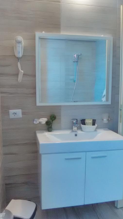 Aler Holiday Inn Saranda Extérieur photo