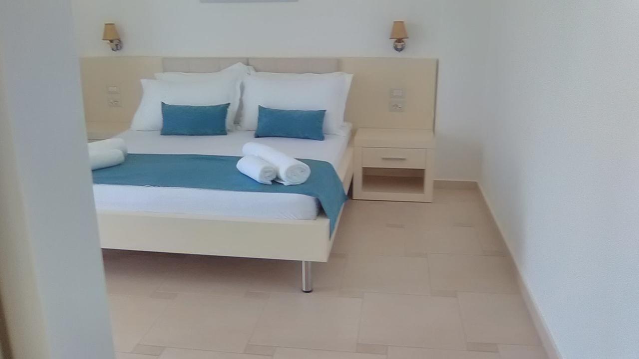 Aler Holiday Inn Saranda Extérieur photo
