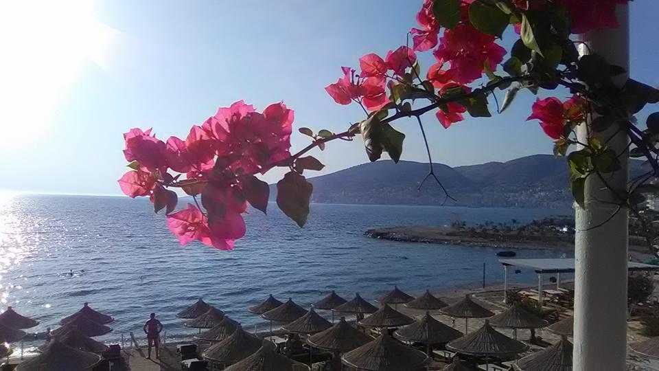 Aler Holiday Inn Saranda Extérieur photo