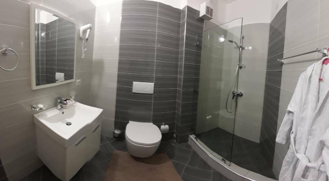 Aler Holiday Inn Saranda Chambre photo