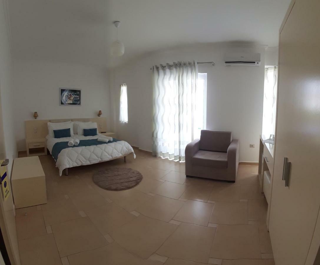 Aler Holiday Inn Saranda Chambre photo