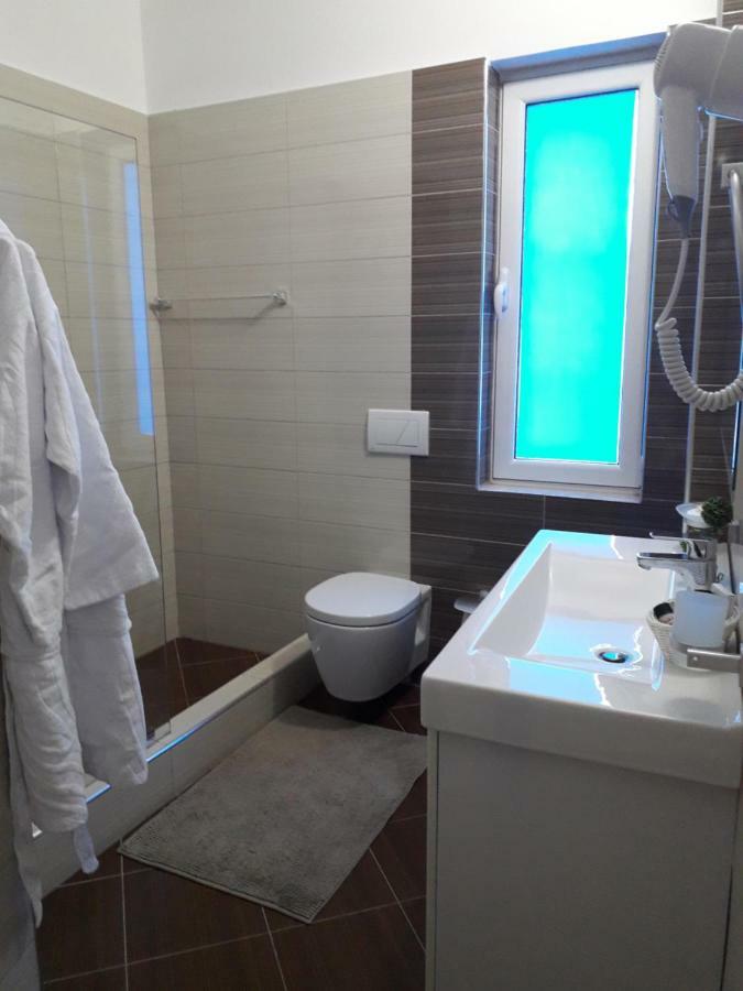 Aler Holiday Inn Saranda Chambre photo