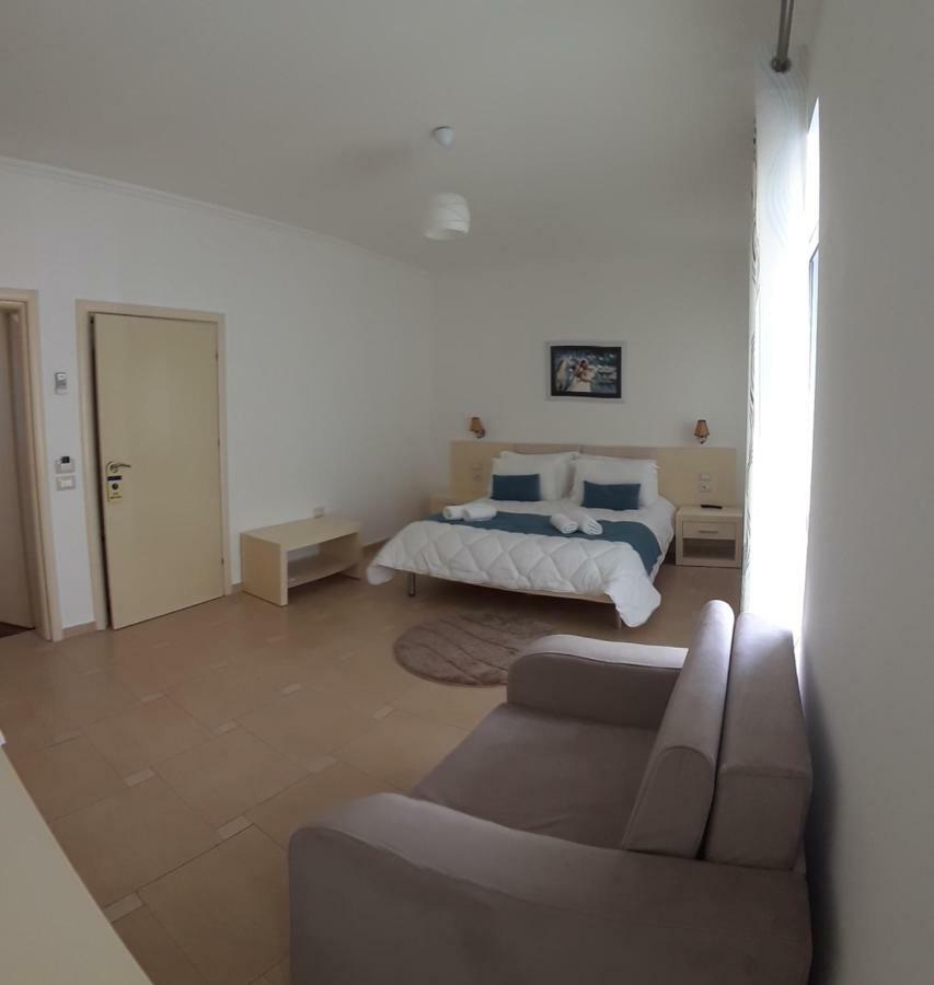 Aler Holiday Inn Saranda Chambre photo